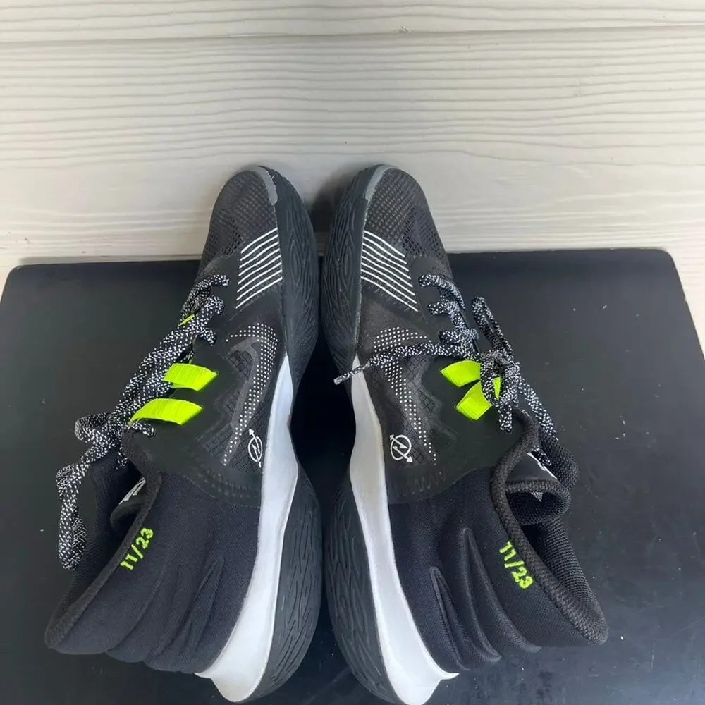 Nike Men's Kyrie Flytrap Black and White Shoes Sneakers Sz 9.5 Style CZ4100-002
